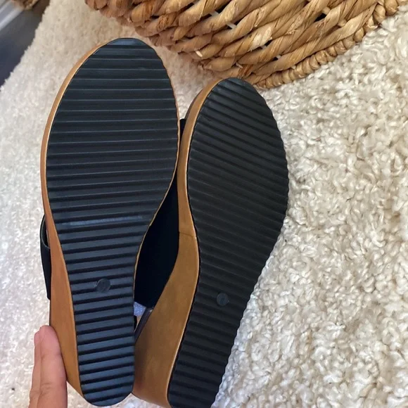 Joli Jolimall Black Faux Leather Platforms - Picture 8 of 10